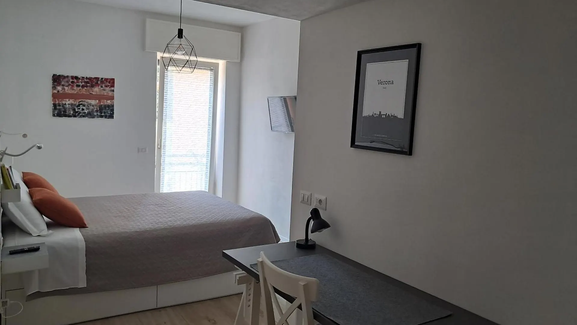 Verona Urban Apartment 0*,